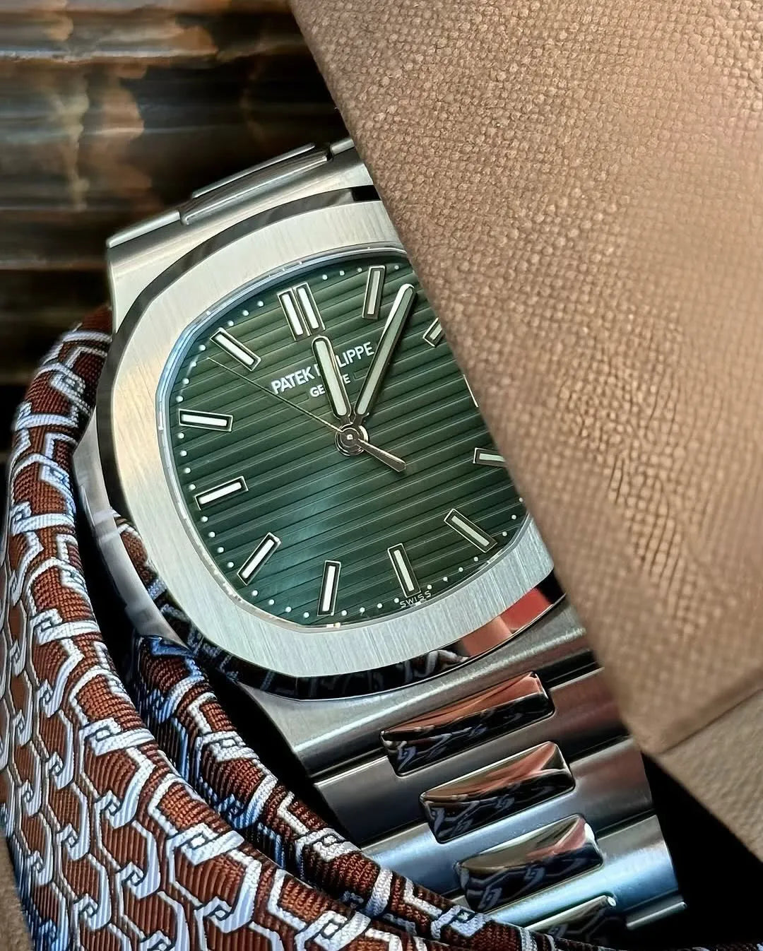 Patek Philippe Nautilus Style – Gold Stainless Steel Chain (Tiffany Blue Dial)