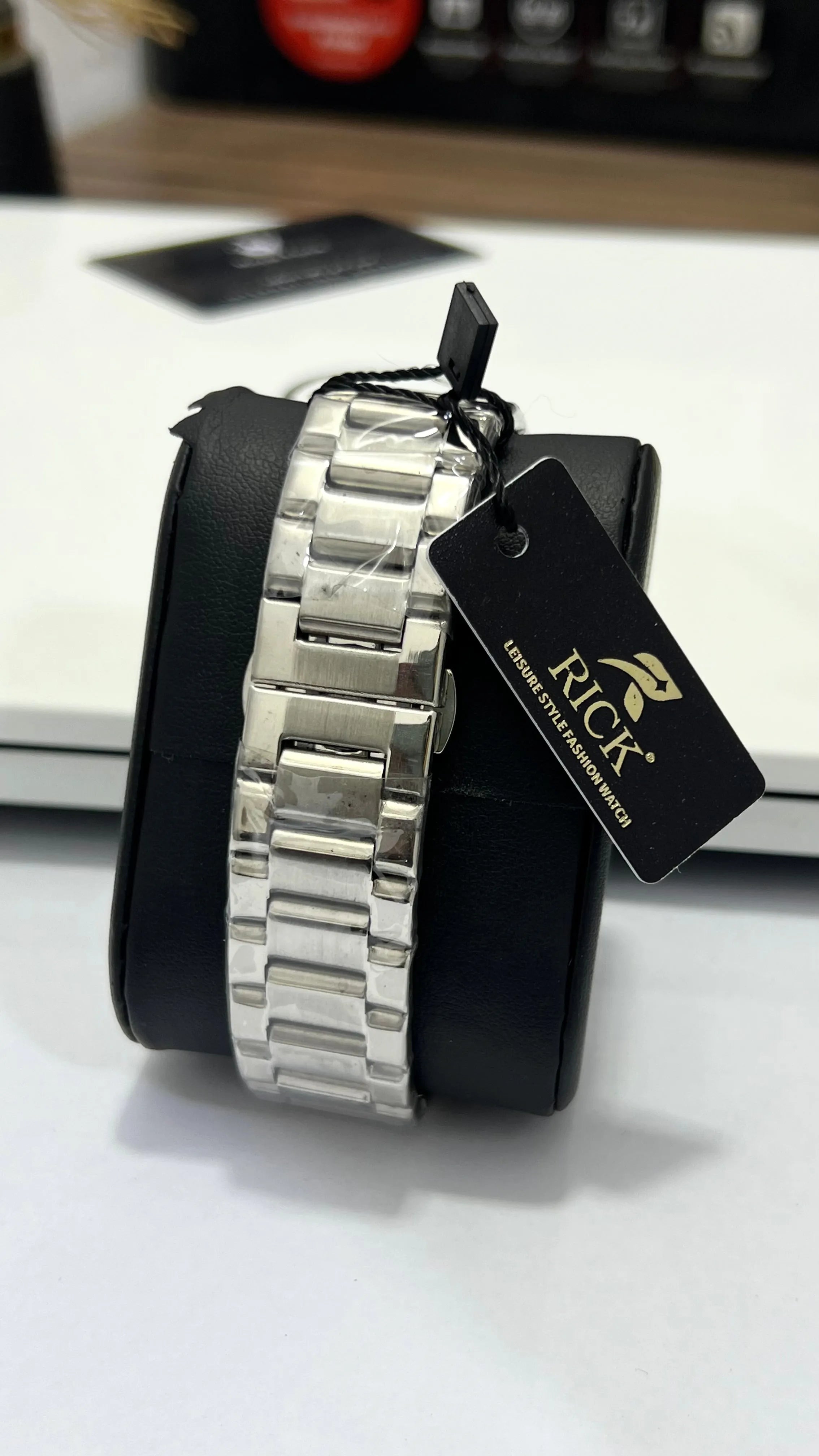 RICK Classic Round Dial – Silver Stainless Steel Chain (Black Dial)