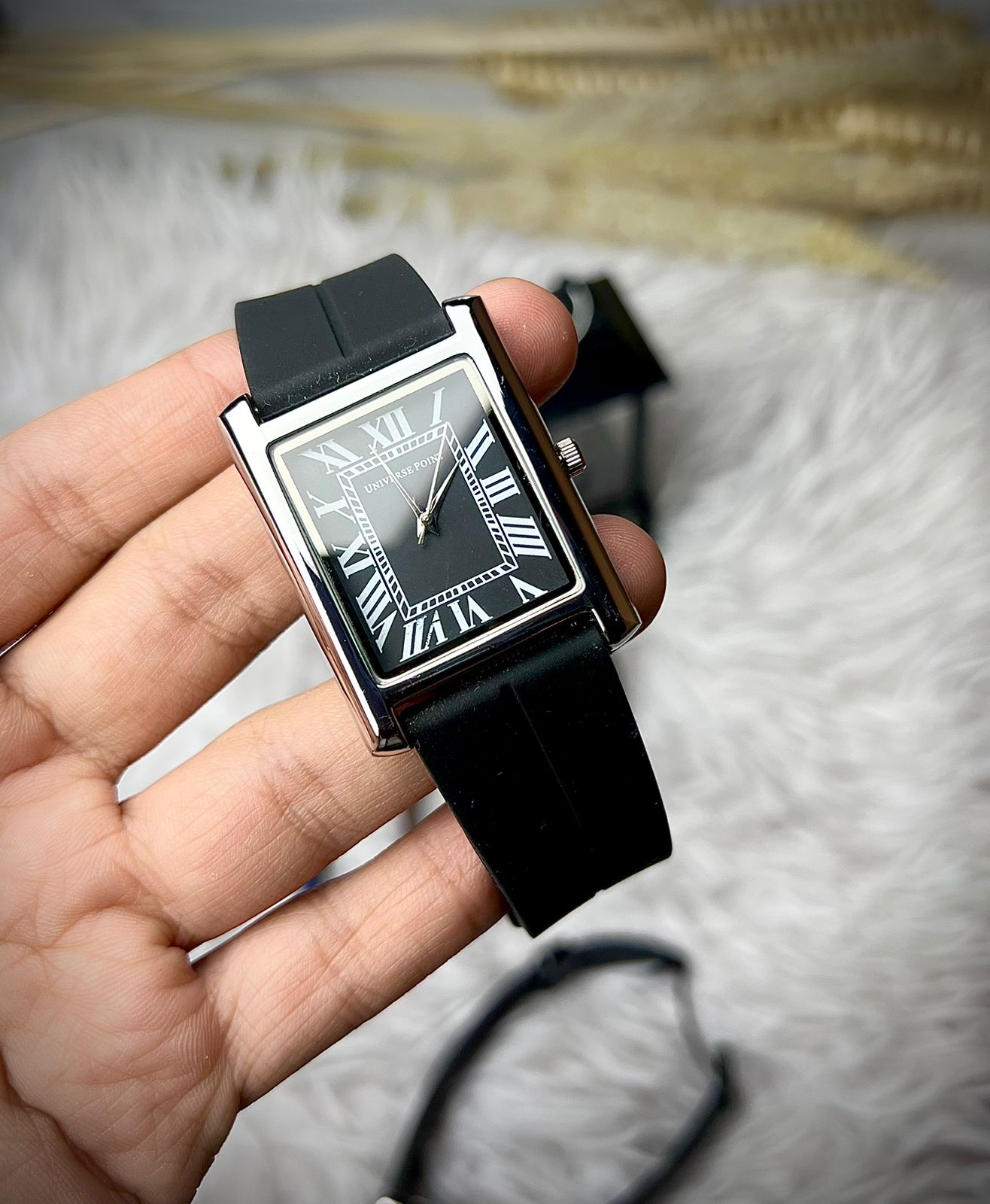Universe Point solo Tank B/G/B Old Money Watch