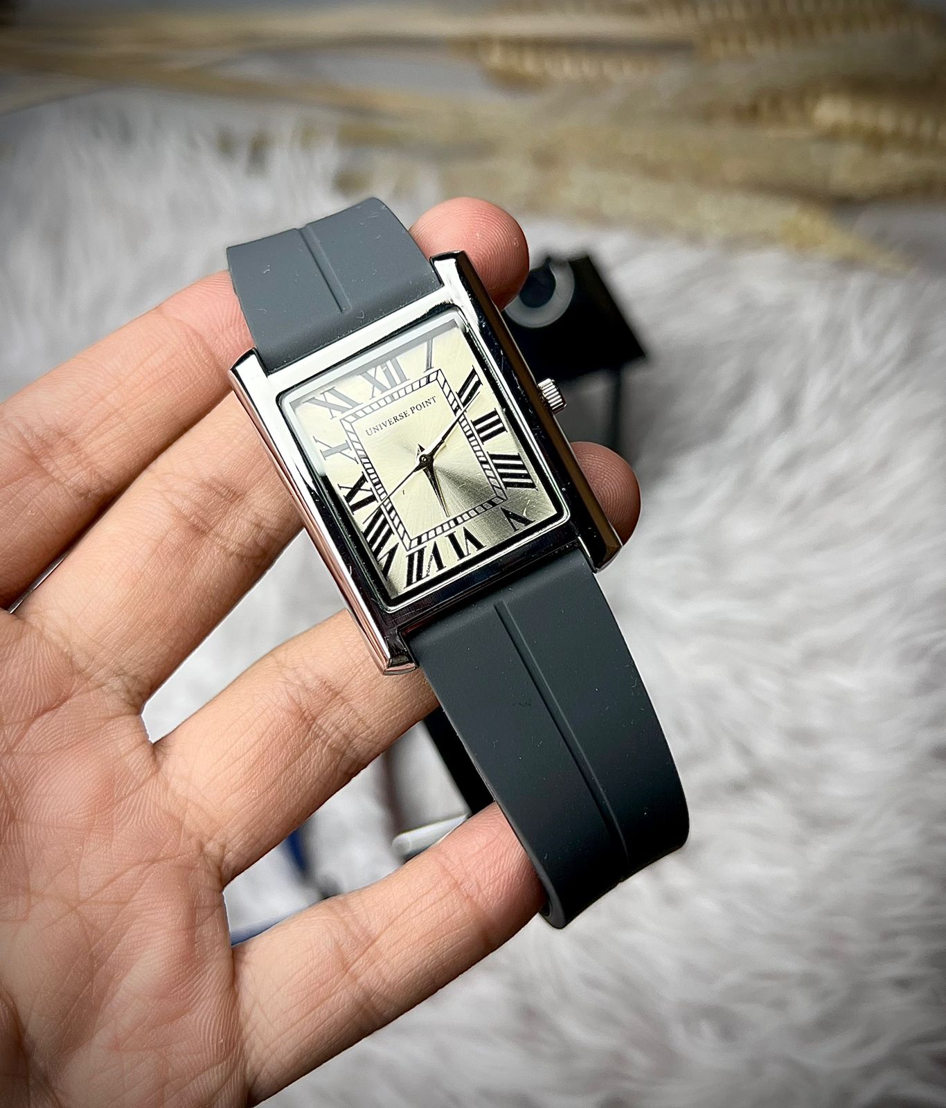 Universe Point solo Tank B/G/B Old Money Watch