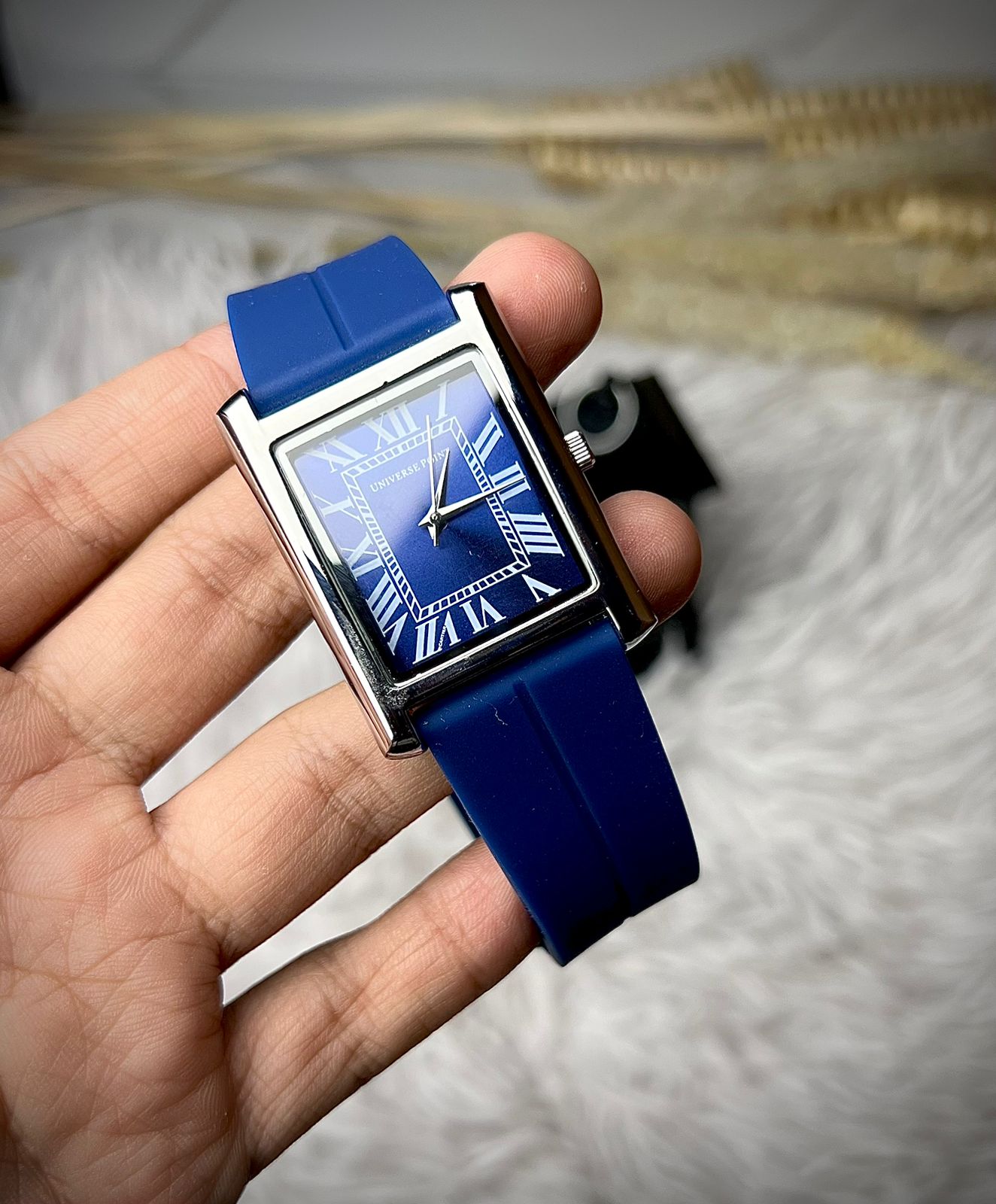 Universe Point solo Tank B/G/B Old Money Watch