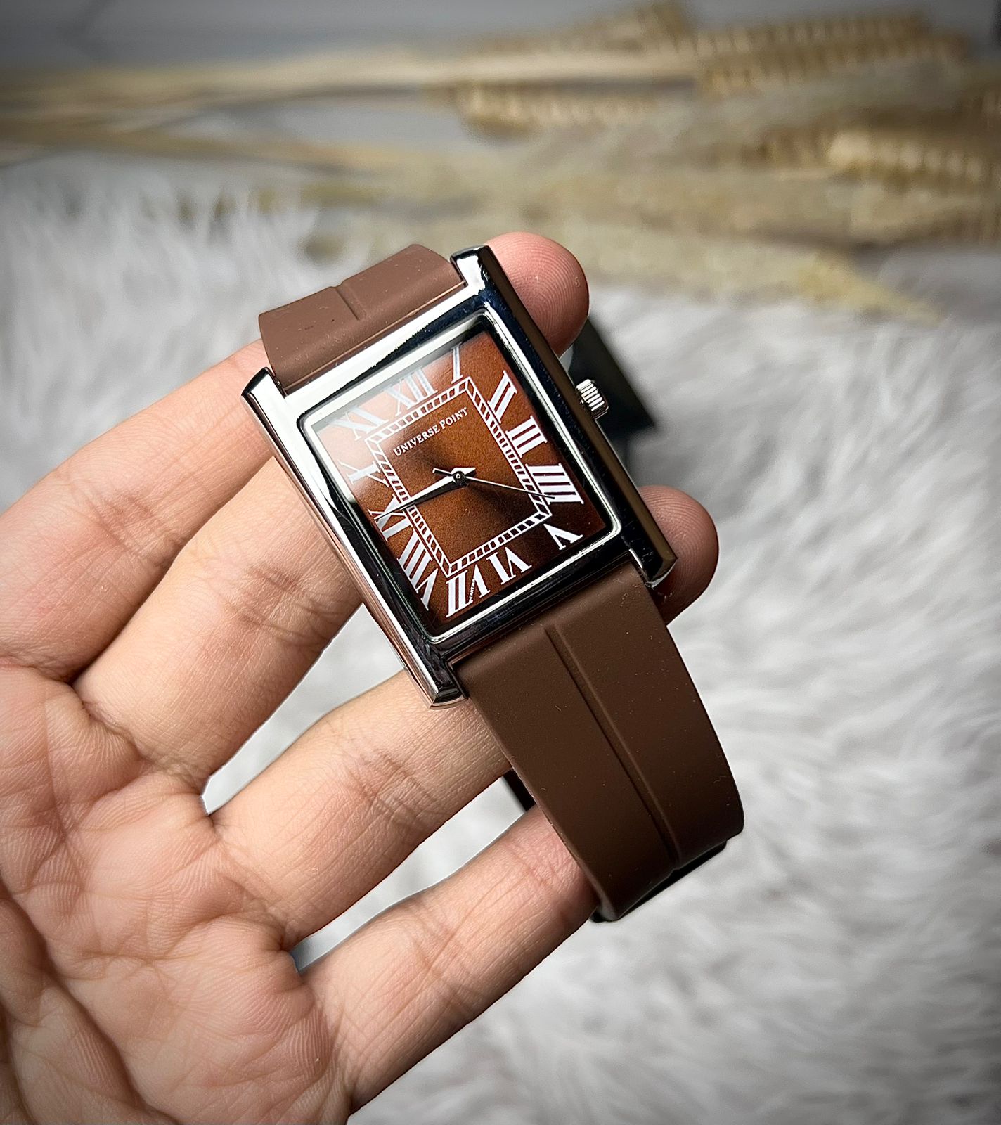 Universe Point solo Tank B/G/B Old Money Watch